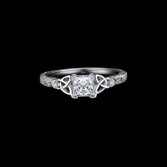 925 Sterling Silver Celtic Ring - Picture 1 of 8